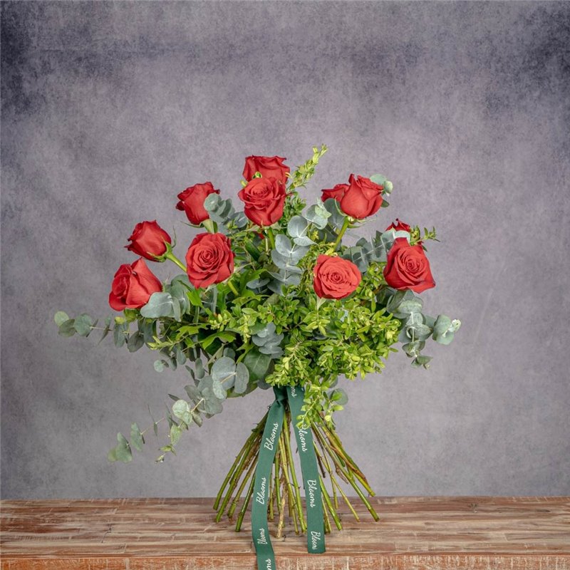 12 ROSAS TALLO MEDIO ROJA