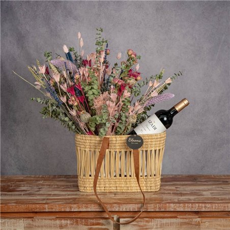 COMPOSICIÓN DE FLORES SECAS Y VINO