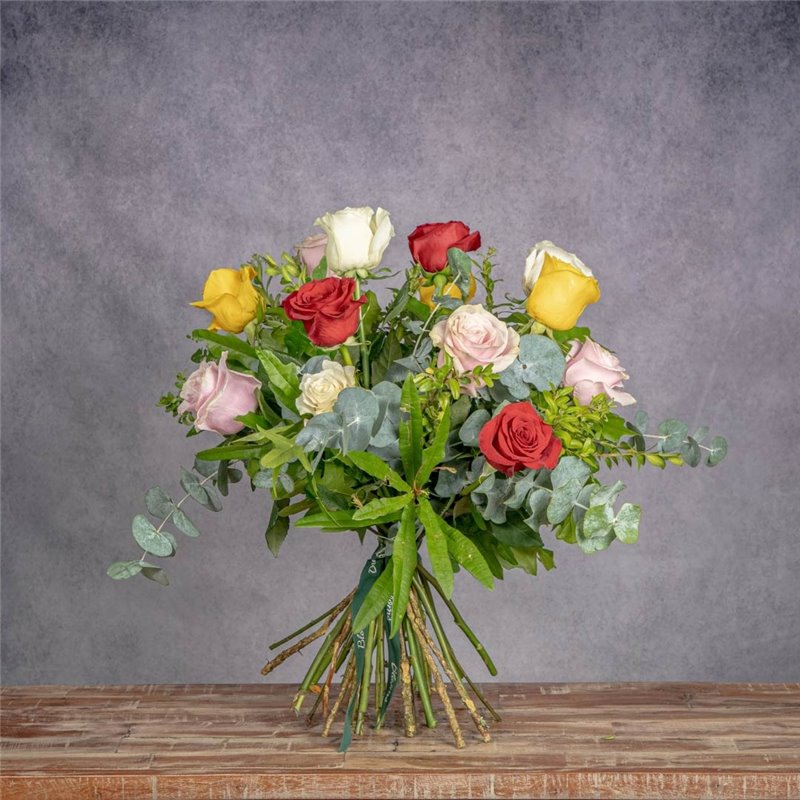 12 ROSAS TALLO CORTO VARIADO