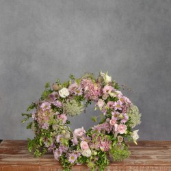 CORONA PEQUEÑA TONOS ROSAS